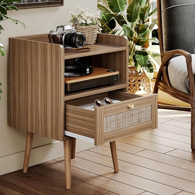 MECHYIN Night Stand Set 2, Nightstands Set of 2 with Charging Station, Rattan Side Tables with Solid Wood Legs, Boho Bedside End Table for Apartment Bedroom Dorm Small Space - Brown